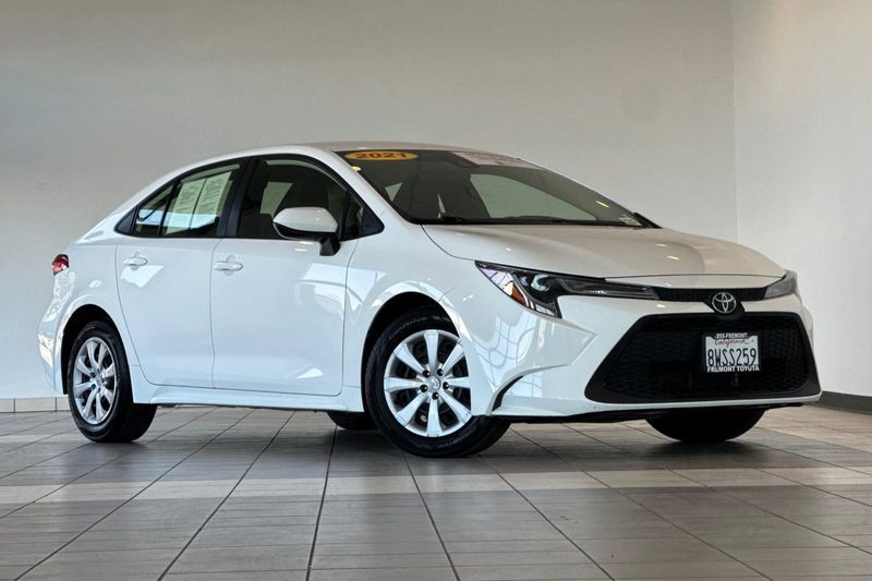 Toyota Corolla Vehicle Full-screen Gallery Image 02