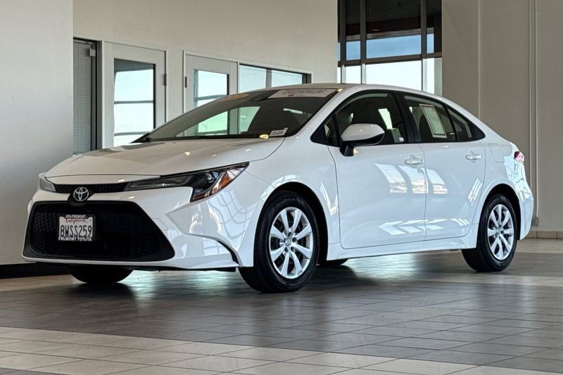 Toyota Corolla Vehicle Full-screen Gallery Image 08