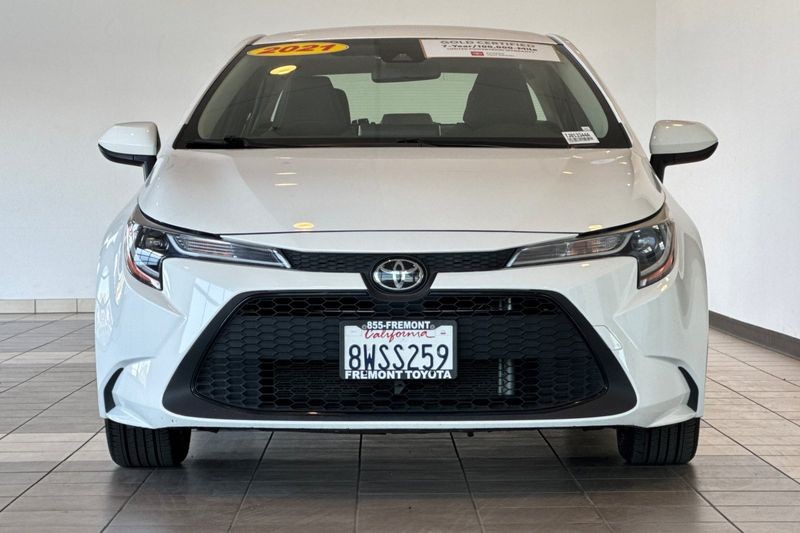 Toyota Corolla Vehicle Full-screen Gallery Image 09