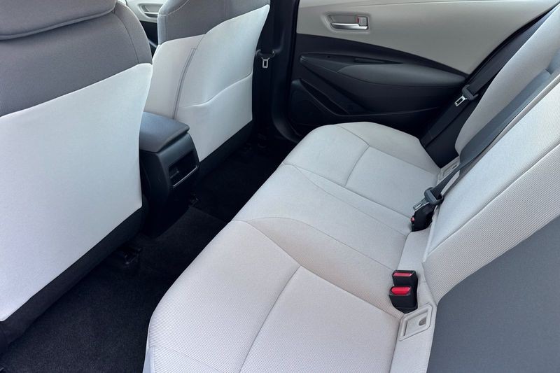 Toyota Corolla Vehicle Full-screen Gallery Image 12