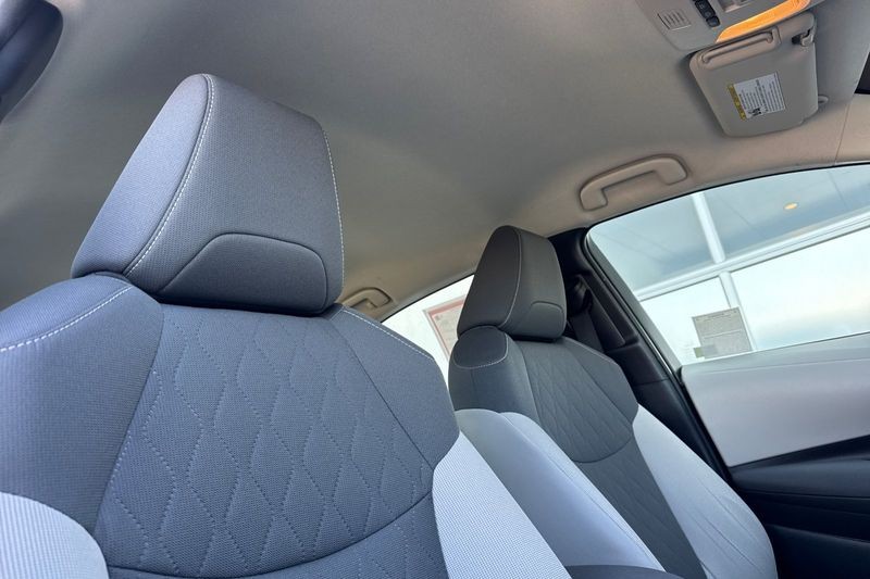Toyota Corolla Vehicle Full-screen Gallery Image 16