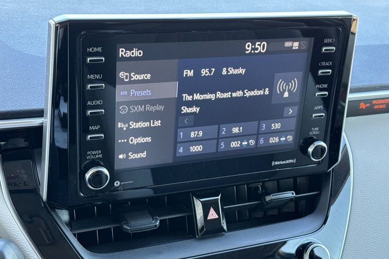 Toyota Corolla Vehicle Full-screen Gallery Image 17