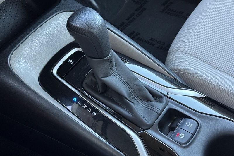 Toyota Corolla Vehicle Full-screen Gallery Image 20