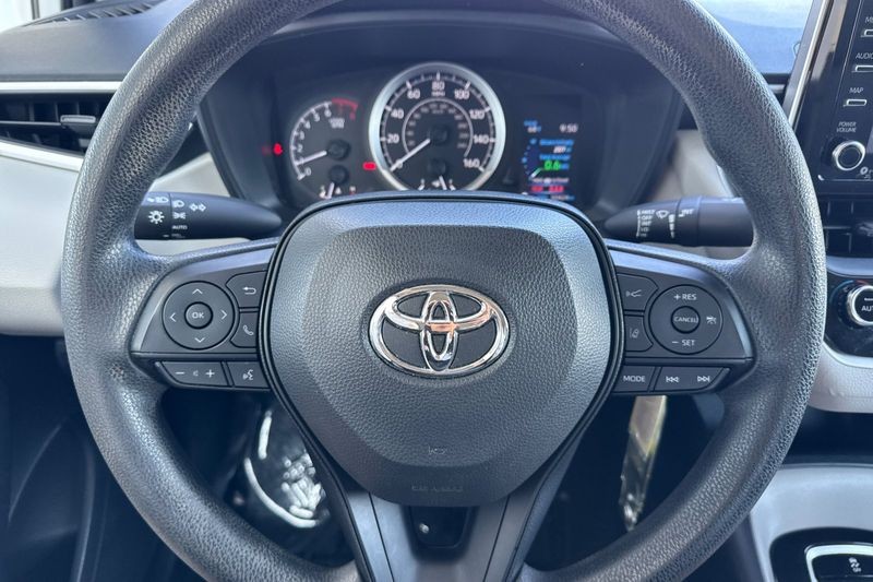 Toyota Corolla Vehicle Full-screen Gallery Image 21