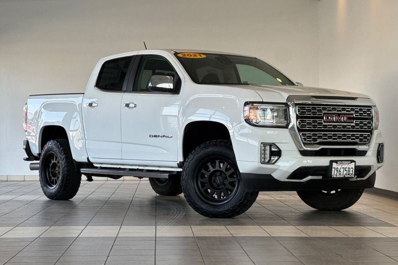 GMC Canyon Vehicle Full-screen Gallery Image 02