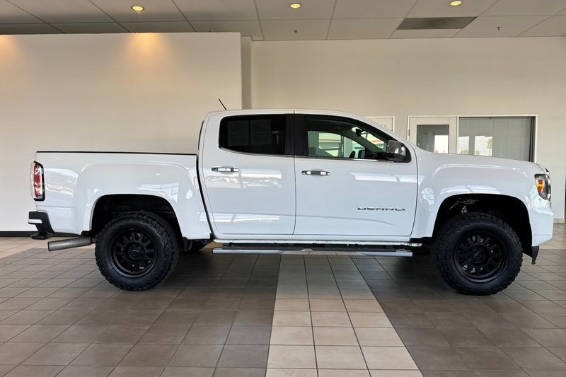GMC Canyon Vehicle Full-screen Gallery Image 03