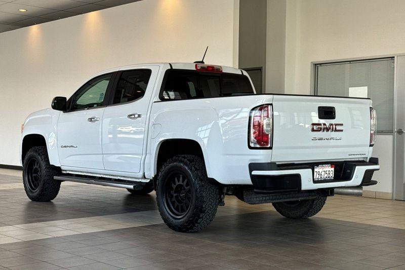 GMC Canyon Vehicle Full-screen Gallery Image 06