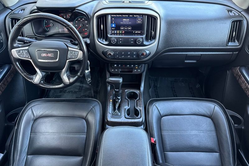 GMC Canyon Vehicle Full-screen Gallery Image 13