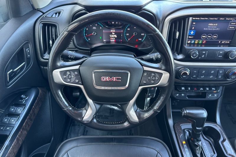 GMC Canyon Vehicle Full-screen Gallery Image 14