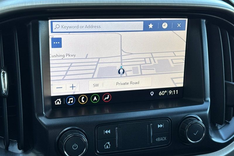 GMC Canyon Vehicle Full-screen Gallery Image 18
