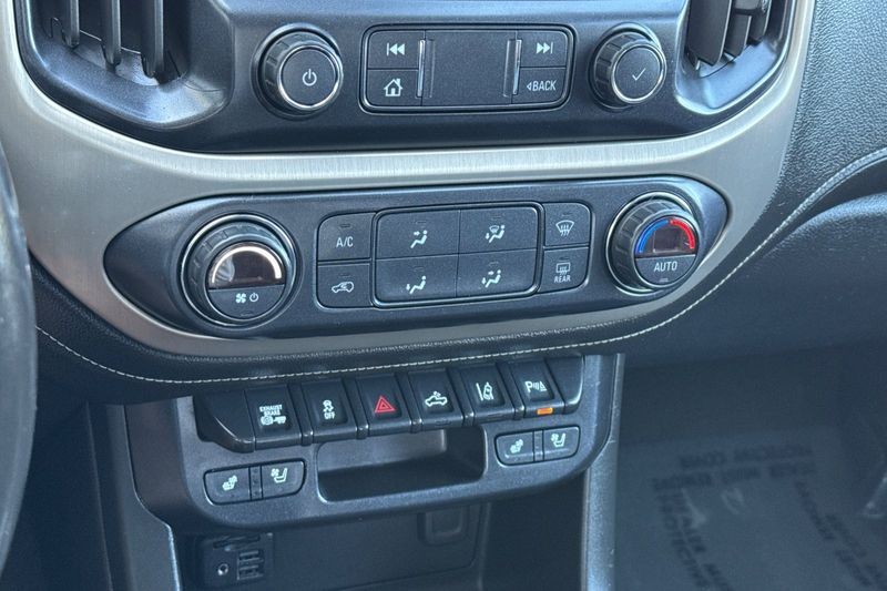 GMC Canyon Vehicle Full-screen Gallery Image 20
