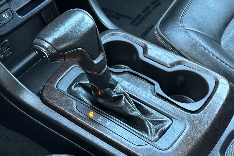GMC Canyon Vehicle Full-screen Gallery Image 21