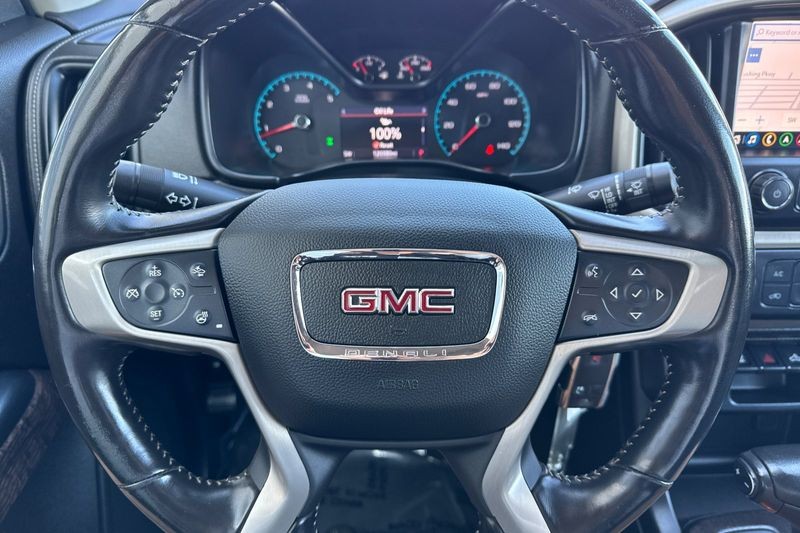 GMC Canyon Vehicle Full-screen Gallery Image 22