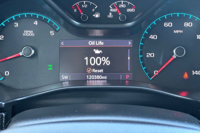 GMC Canyon Vehicle Full-screen Gallery Image 24