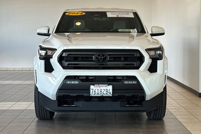 Toyota Tacoma 4WD Vehicle Full-screen Gallery Image 09
