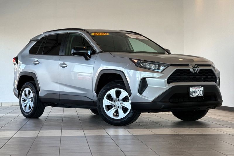 Toyota RAV4 Vehicle Full-screen Gallery Image 02