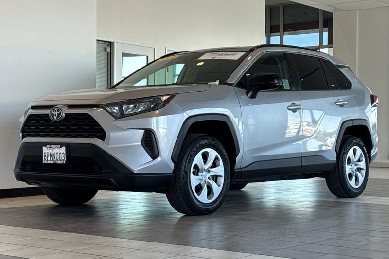 Toyota RAV4 Vehicle Full-screen Gallery Image 08