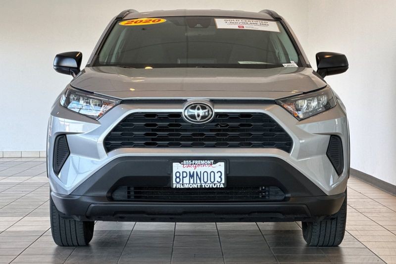 Toyota RAV4 Vehicle Full-screen Gallery Image 09