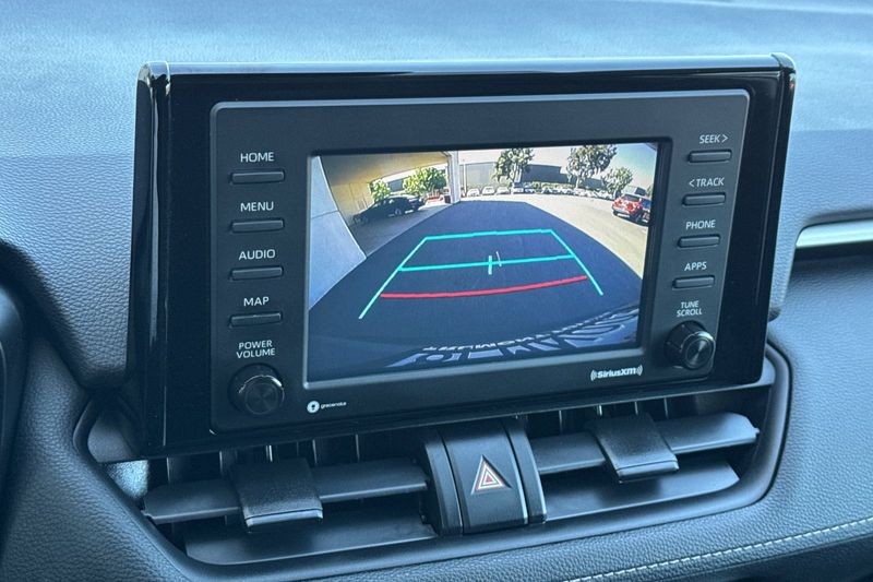 Toyota RAV4 Vehicle Full-screen Gallery Image 19