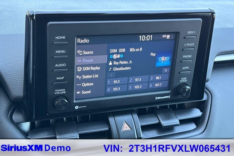 Toyota RAV4 Vehicle Full-screen Gallery Image 27