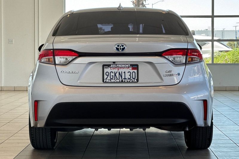 Toyota Corolla Vehicle Full-screen Gallery Image 05