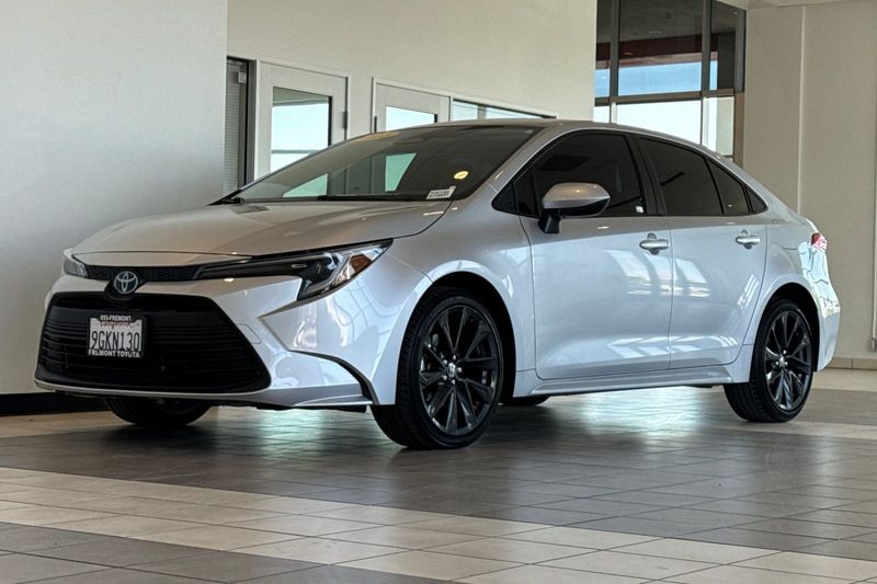Toyota Corolla Vehicle Full-screen Gallery Image 08