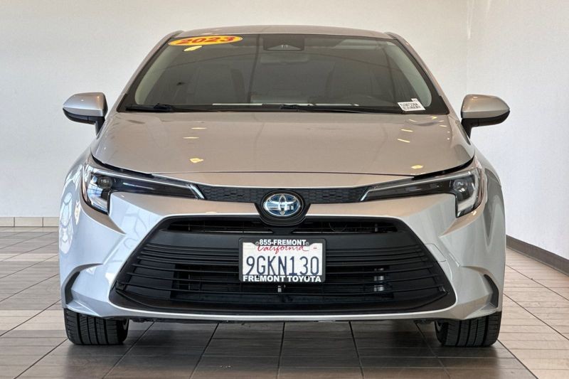 Toyota Corolla Vehicle Full-screen Gallery Image 09