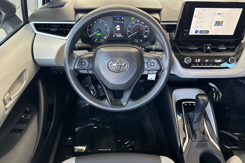 Toyota Corolla Vehicle Full-screen Gallery Image 14