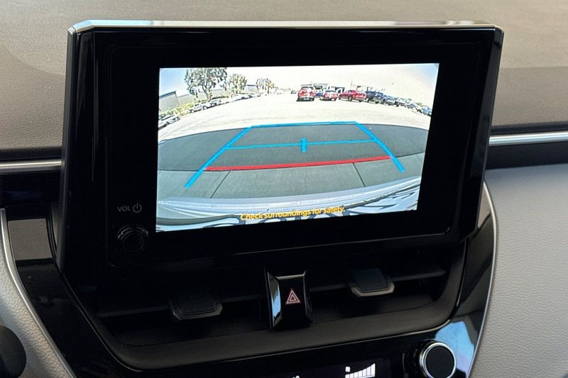 Toyota Corolla Vehicle Full-screen Gallery Image 18