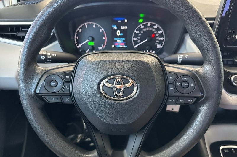 Toyota Corolla Vehicle Full-screen Gallery Image 21