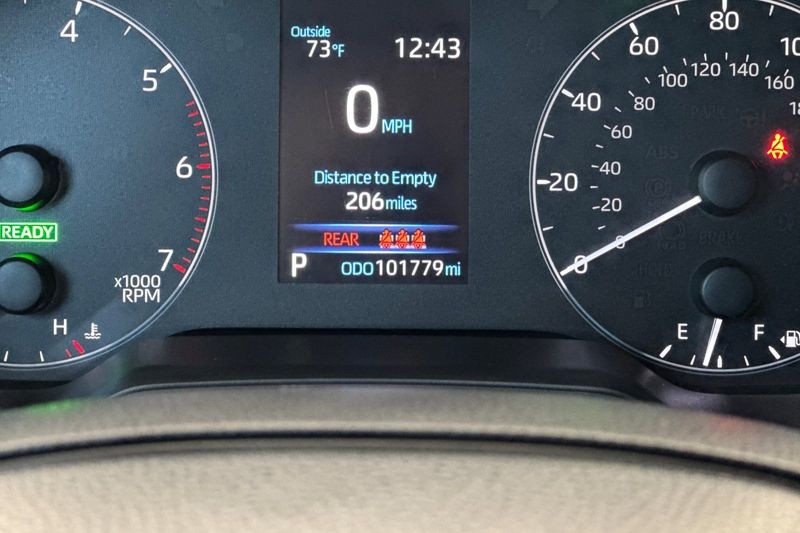 Toyota Corolla Vehicle Full-screen Gallery Image 23