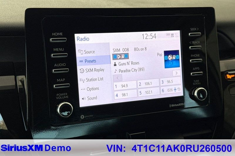 Toyota Camry Vehicle Full-screen Gallery Image 26