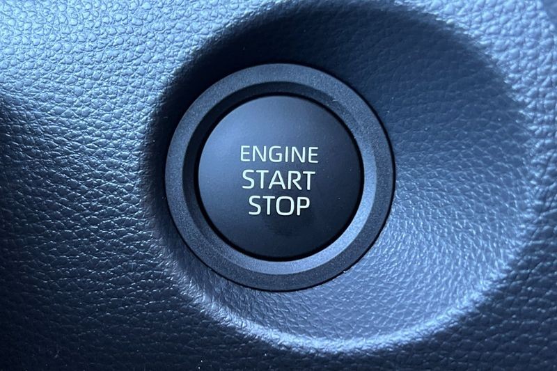 Toyota Corolla Cross Vehicle Full-screen Gallery Image 19