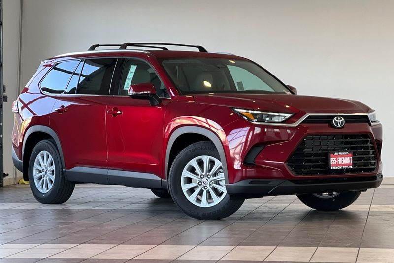 Toyota Grand Highlander Hybrid Vehicle Full-screen Gallery Image 02