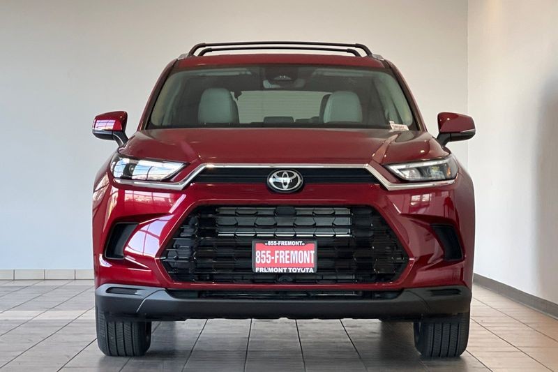 Toyota Grand Highlander Hybrid Vehicle Full-screen Gallery Image 03