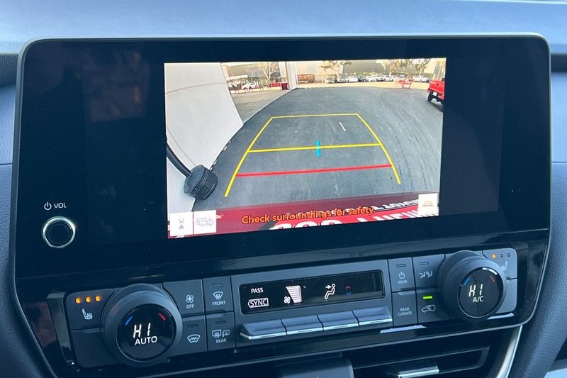 Toyota Grand Highlander Hybrid Vehicle Full-screen Gallery Image 18