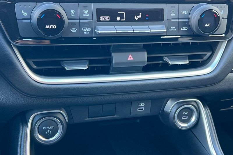 Toyota Grand Highlander Hybrid Vehicle Full-screen Gallery Image 19