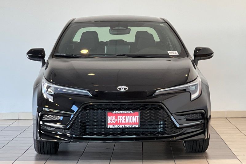 Toyota Corolla Hybrid Vehicle Full-screen Gallery Image 03
