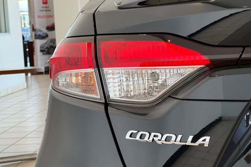 Toyota Corolla Hybrid Vehicle Full-screen Gallery Image 07