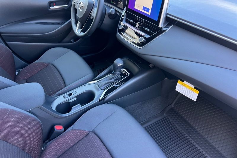 Toyota Corolla Hybrid Vehicle Full-screen Gallery Image 13
