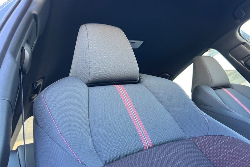 Toyota Corolla Hybrid Vehicle Full-screen Gallery Image 14