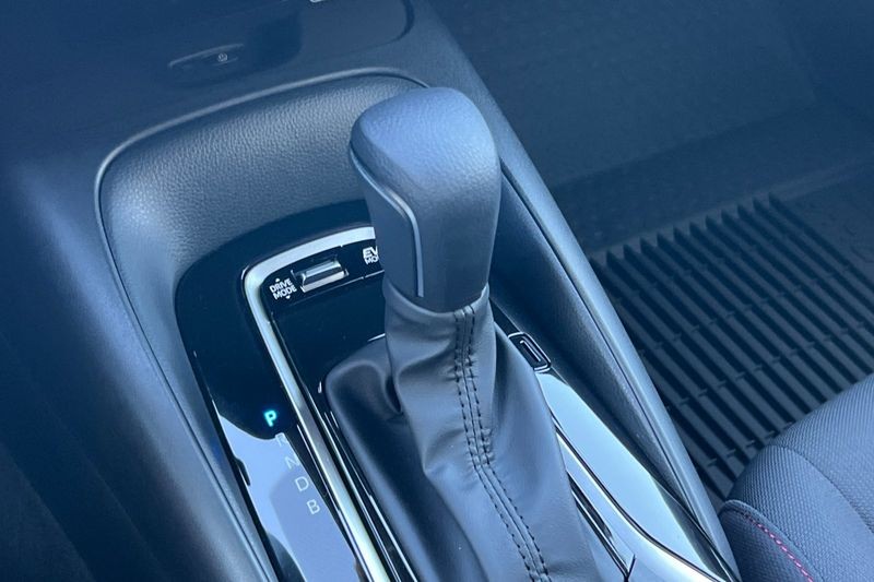 Toyota Corolla Hybrid Vehicle Full-screen Gallery Image 18