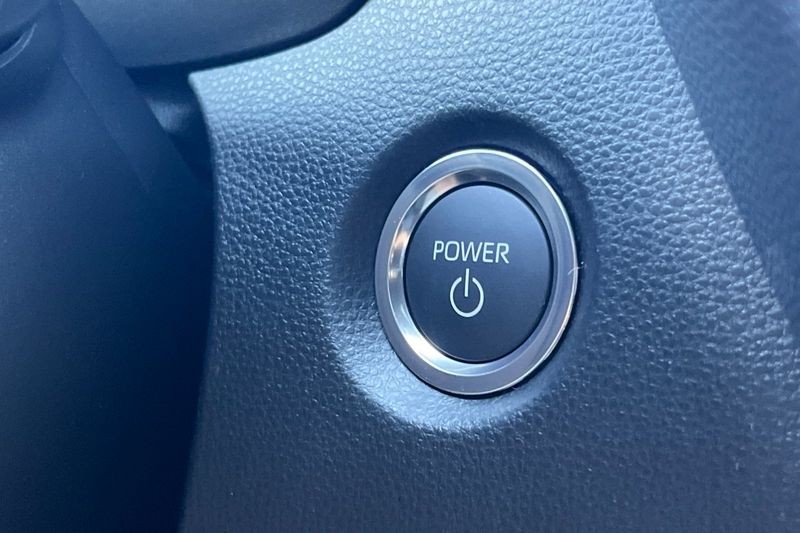 Toyota Corolla Hybrid Vehicle Full-screen Gallery Image 19