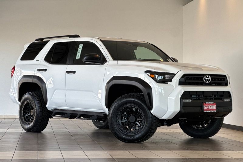 Toyota 4Runner Vehicle Full-screen Gallery Image 02