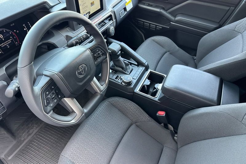 Toyota 4Runner Vehicle Full-screen Gallery Image 08