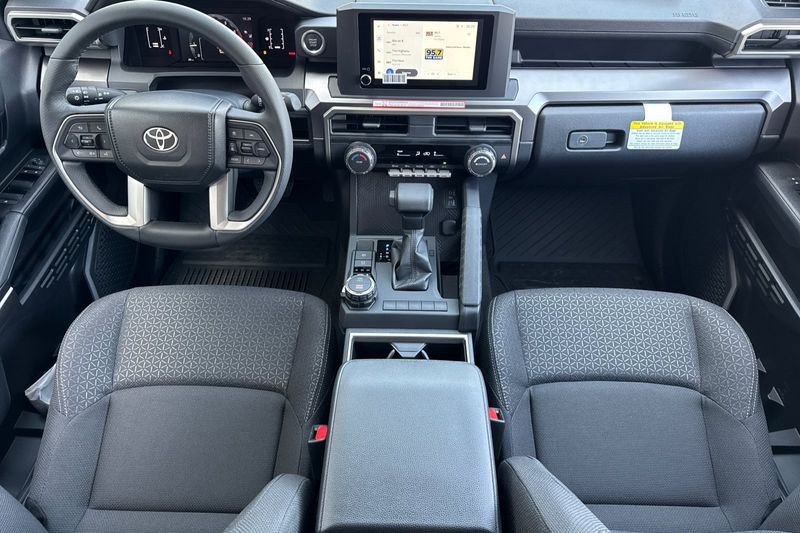 Toyota 4Runner Vehicle Full-screen Gallery Image 11
