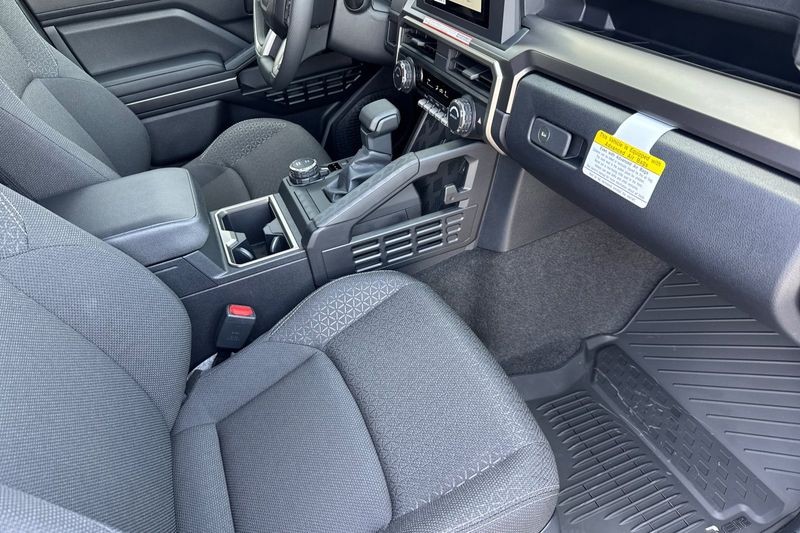 Toyota 4Runner Vehicle Full-screen Gallery Image 15