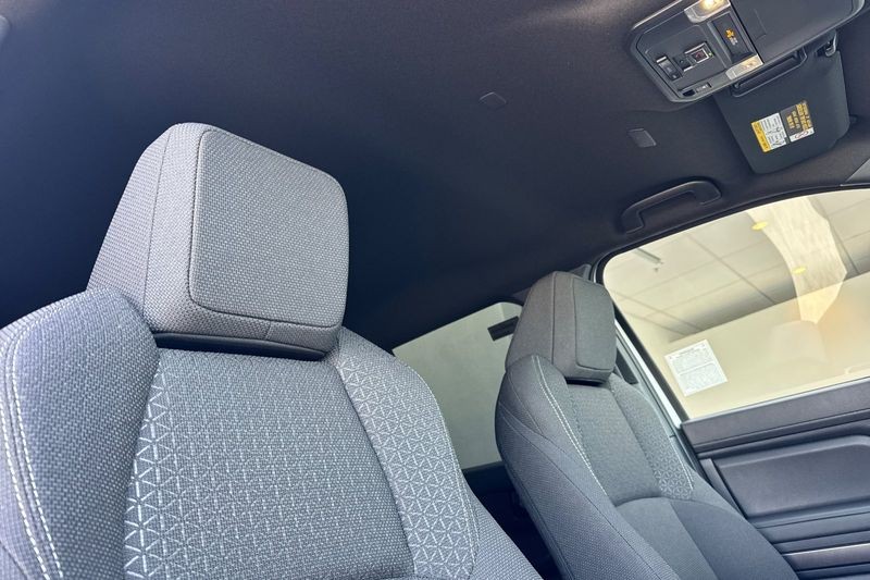 Toyota 4Runner Vehicle Full-screen Gallery Image 16