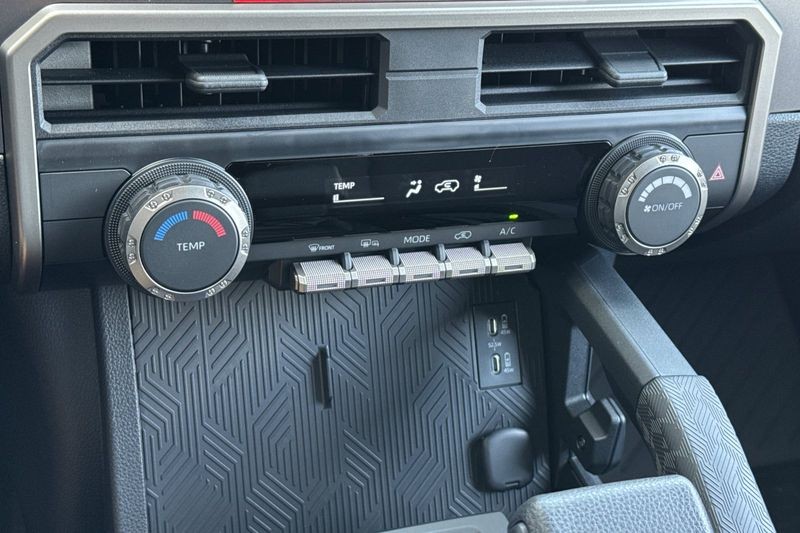 Toyota 4Runner Vehicle Full-screen Gallery Image 19