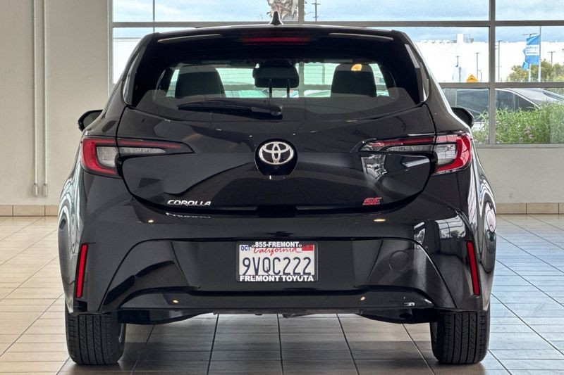 Toyota Corolla Hatchback Vehicle Full-screen Gallery Image 05
